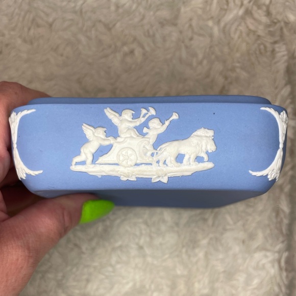 Vtg 70’s Square Wedgwood Jasperware Style Light Blue Trinket/Jewelry Box - Picture 8 of 12